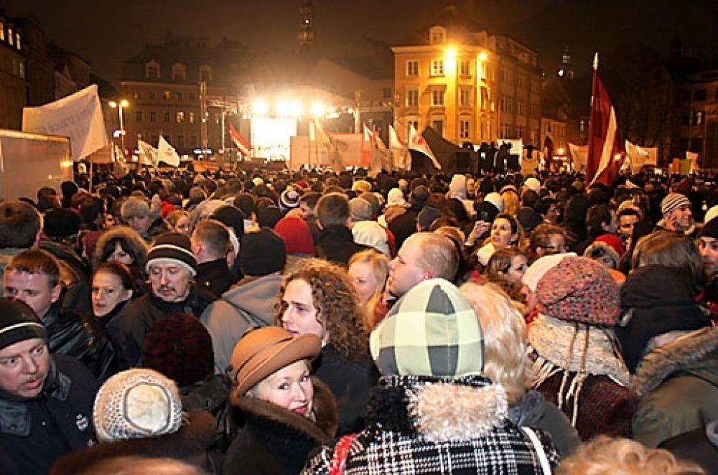13.janvāris. Protesta akcija Rīgā, Doma laukumā.