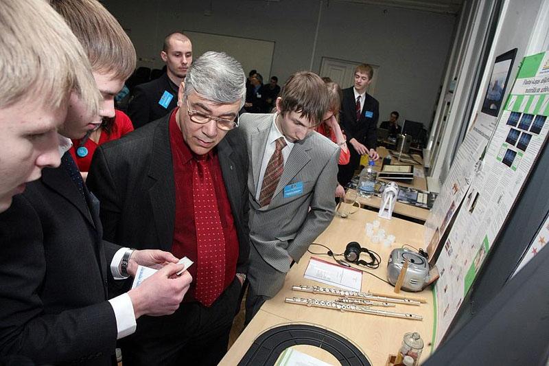 RTU izsludina zinātniskās pētniecības darbu konkursu vidusskolēniem