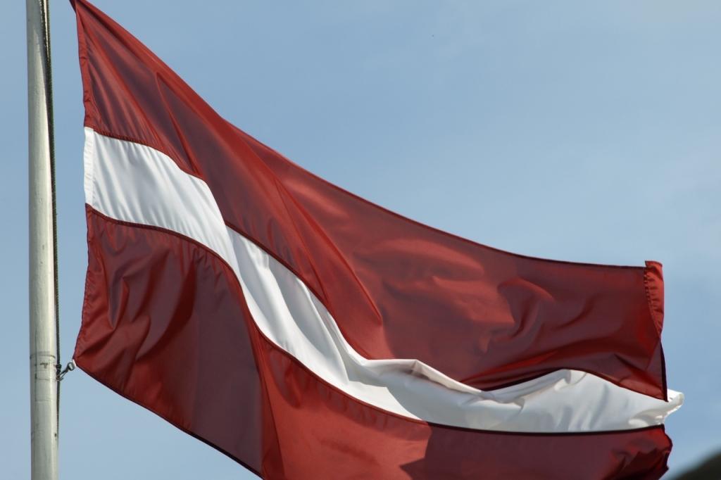 Gulbenes kultūras centrā - Latvijas Republikas proklamēšanas 95. gadadienas pasākums „Audiet mani karogā”