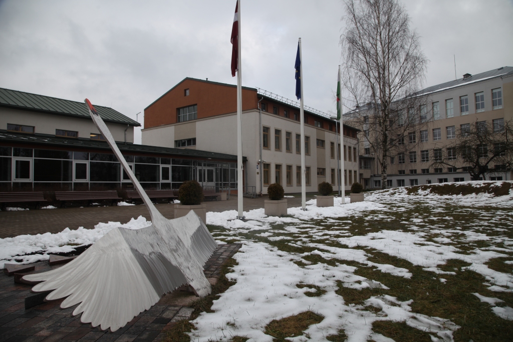 Par tiesībām iekļūt Latvijas zinātniskās pētniecības darbu finālā cīnīsies arī skolēni no Gulbenes, Lejasciema un Lizuma (labots)