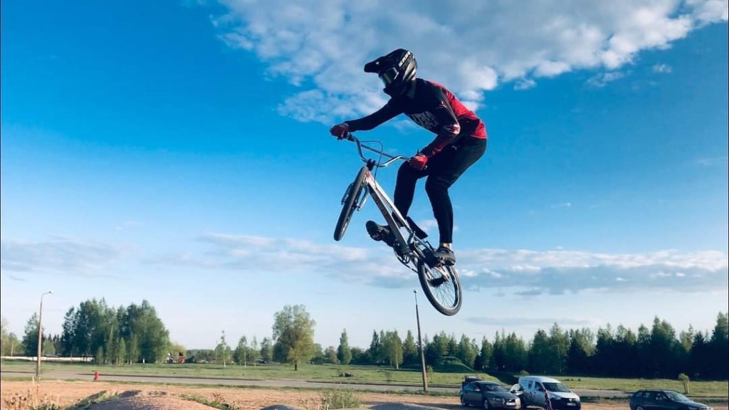 Gulbenietis Daniels Eglītis izcīna trešo vietu BMX sacensībās Valmierā