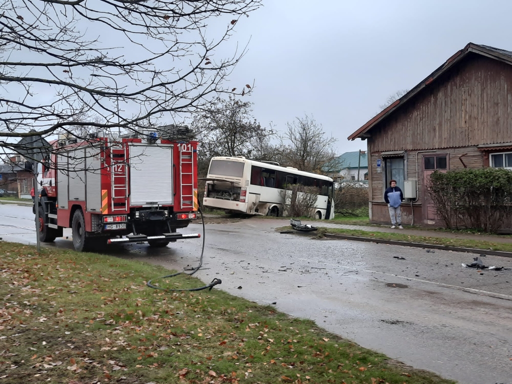 FOTO: Gulbenē notikusi smaga avārija