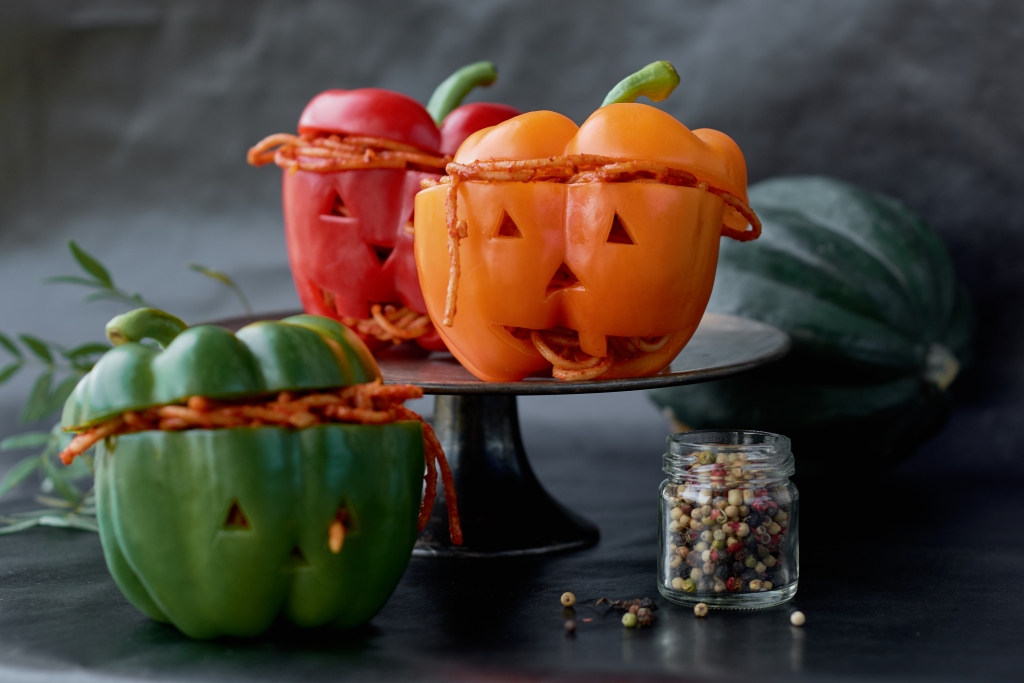 Ar makaronu "smadzenēm" pildīta paprika